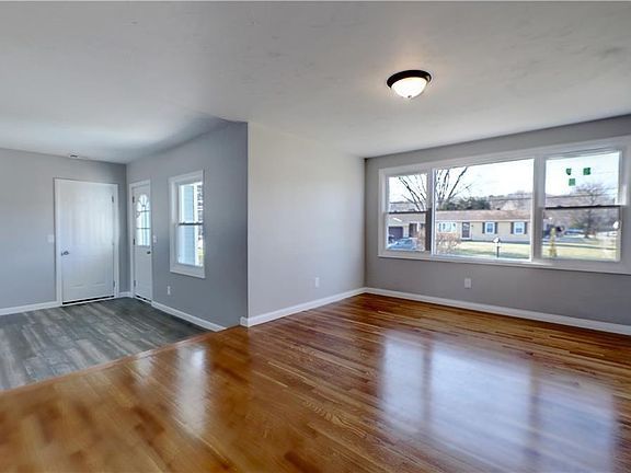 4th image of 111 Sun Valley Dr