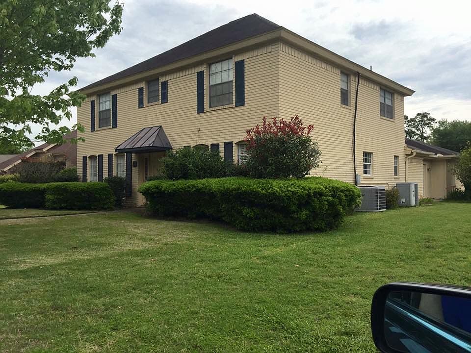 1st image of 2912 Fairway Dr