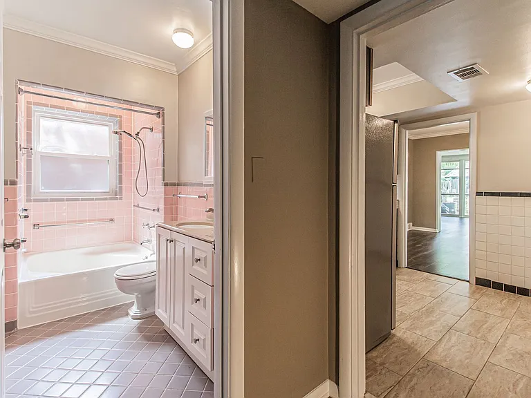 (293) 8301 Delmar — Photo 13