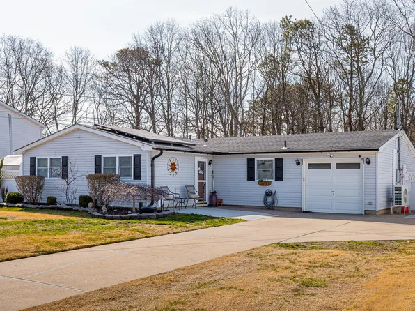 34 Appel Drive E, Shirley, NY 11967