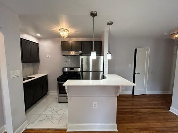 2nd image of 25 Beaumont Pl #1E