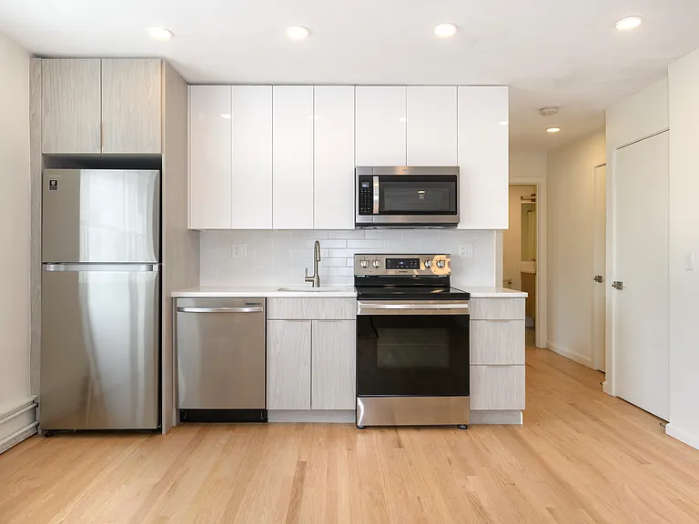 194 Hillside St #6 — Photo 2