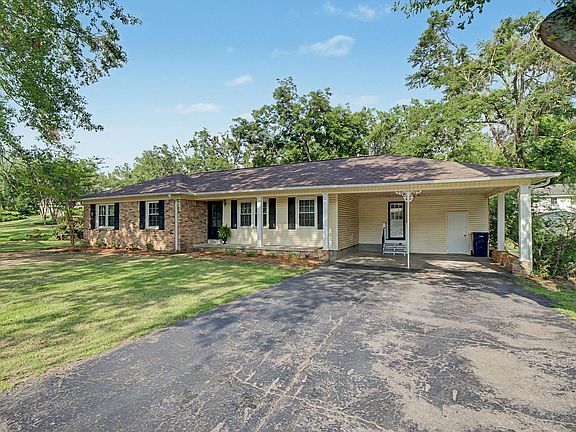 2nd image of 1908 Oak Ln