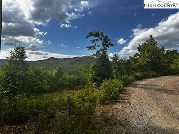 WR 32 Amber Rock Road, Lenoir, NC 28645