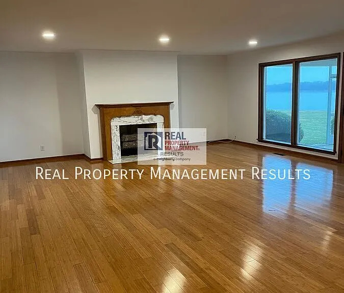 603 W Water St — Photo 3