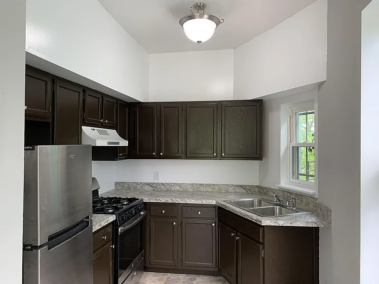 118 Cottage St #5 — Photo 6