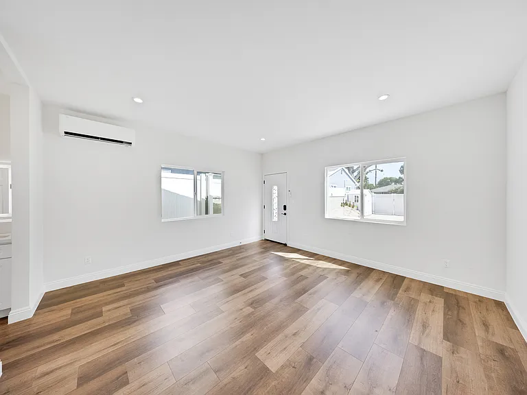 415 N Toland Ave #D — Photo 2