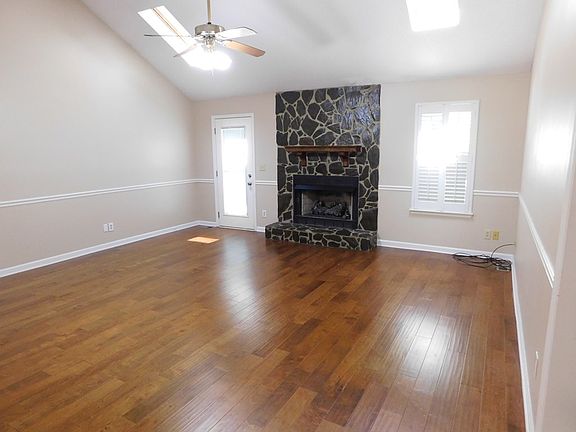 2nd image of 466 Greenwich Dr