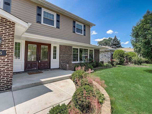 2nd image of 105 W Appletree Ln