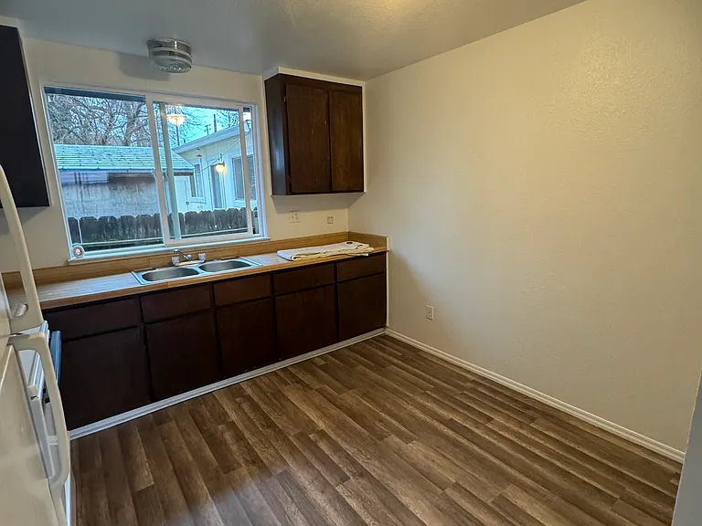 140 Short St #1 — Photo 18