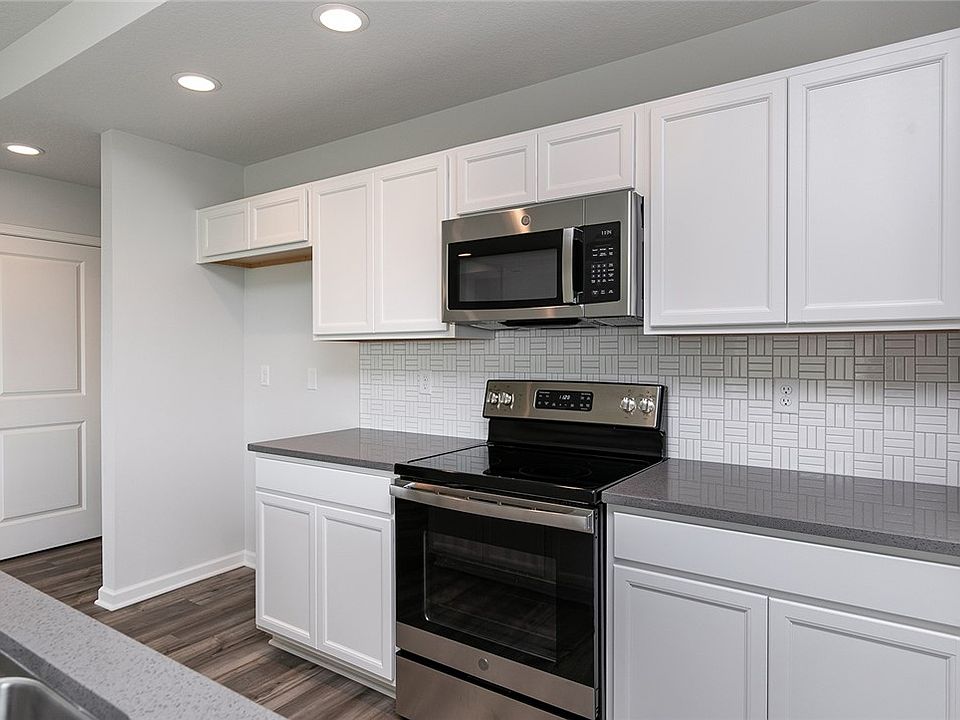 1st image of 890 Aster Dr