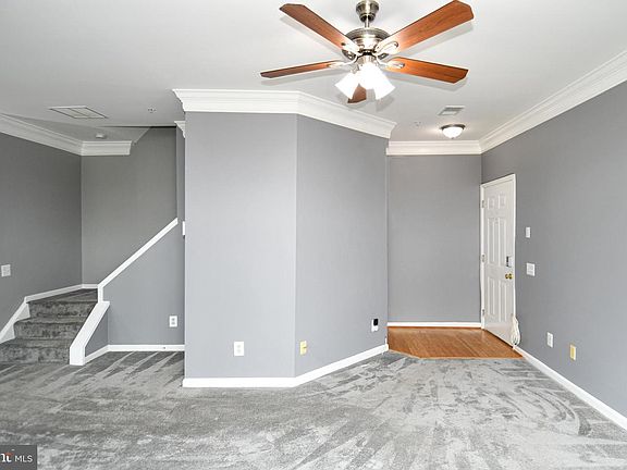 4th image of 1809 Kenwood Ave Unit 301