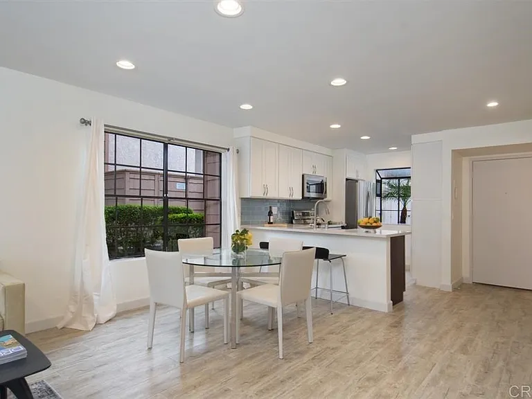 Bright and Modern Kitchen and Dining Area

Open-plan kitchen and dining area