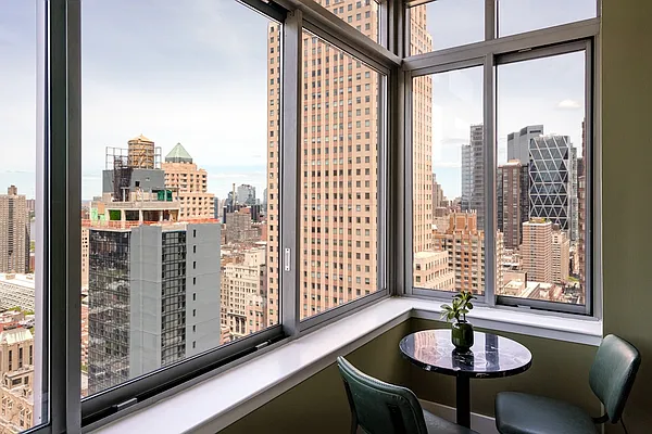 Rented by Greystar | media 10