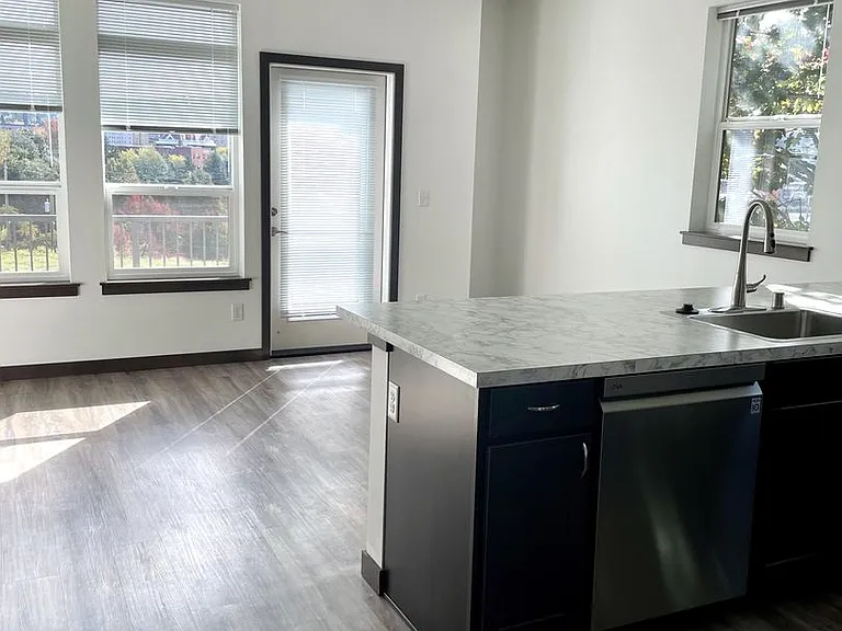 1513 E St — Photo 16