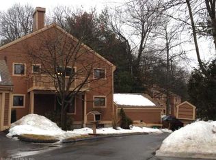 2 Sweetbriar Ln, Avon, CT 06001