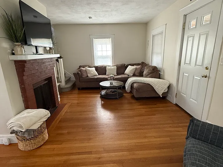 246 N Central Ave — Photo 3