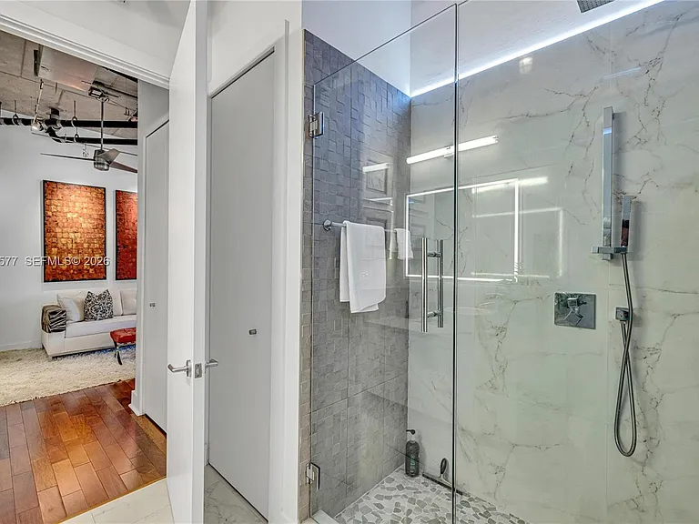 410 NW 1st Ave #206 — Photo 32