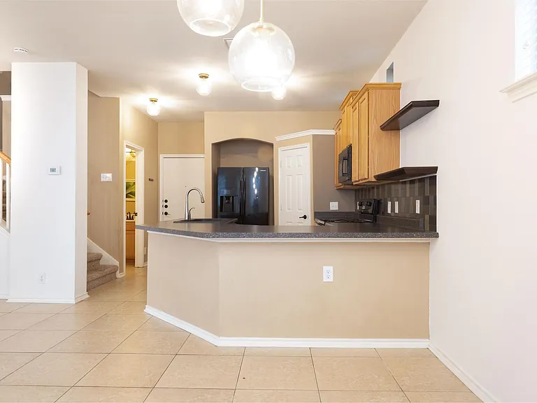 1227 Cresswell Cv — Photo 12
