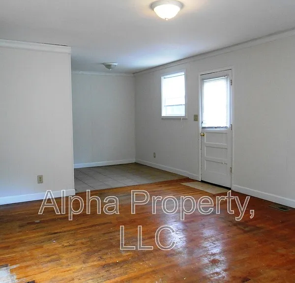 212 Campbell Ave — Photo 2