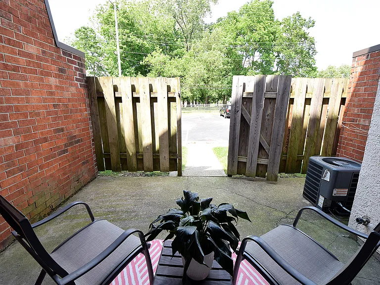 20 King Arthur Ct — Photo 24