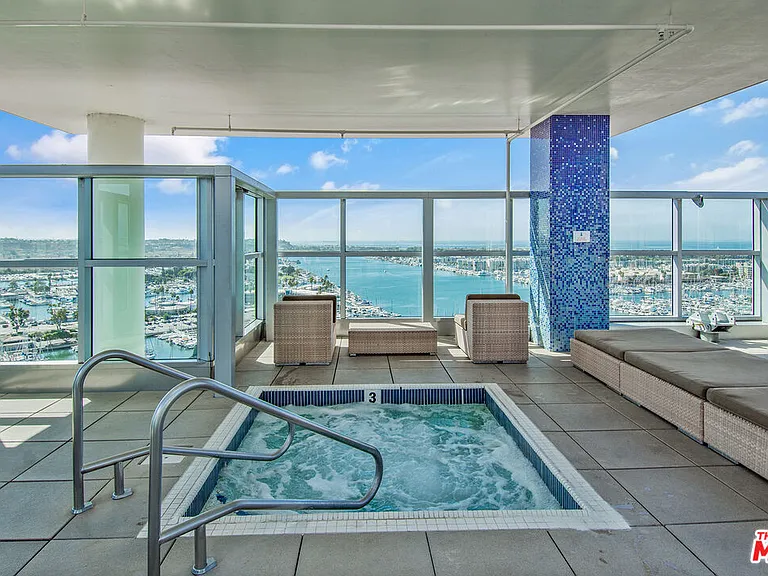 13700 Marina Pointe Dr #1431 — Photo 48