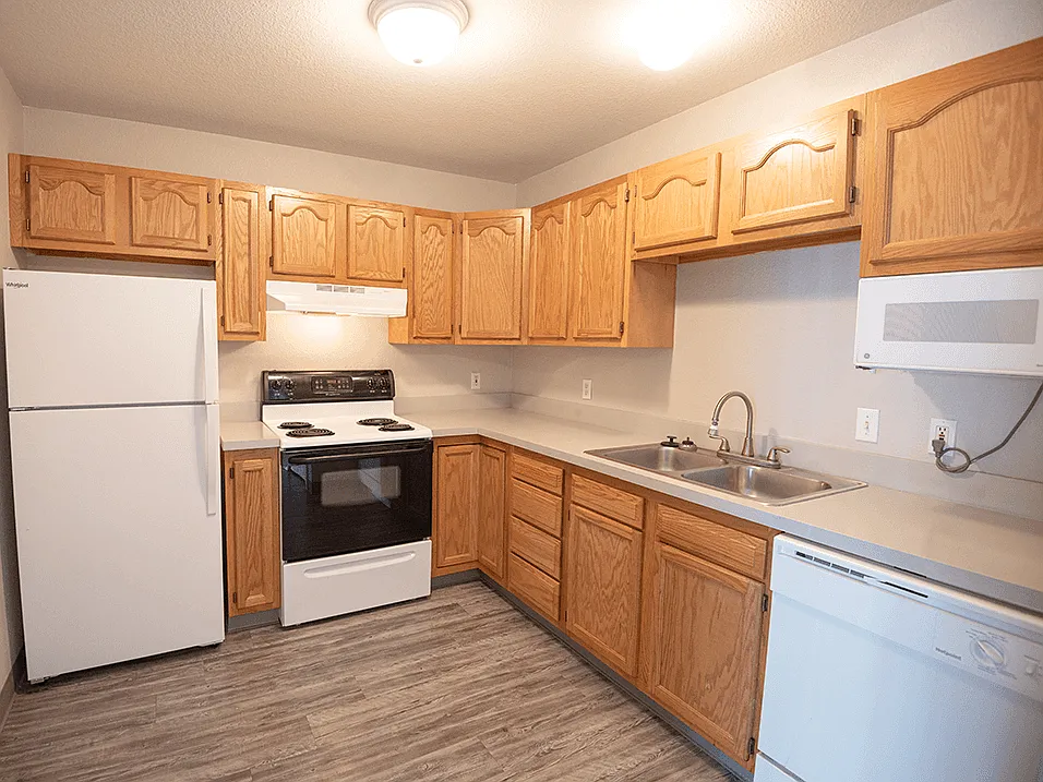 Emerald Creek Apartments — Photo 3