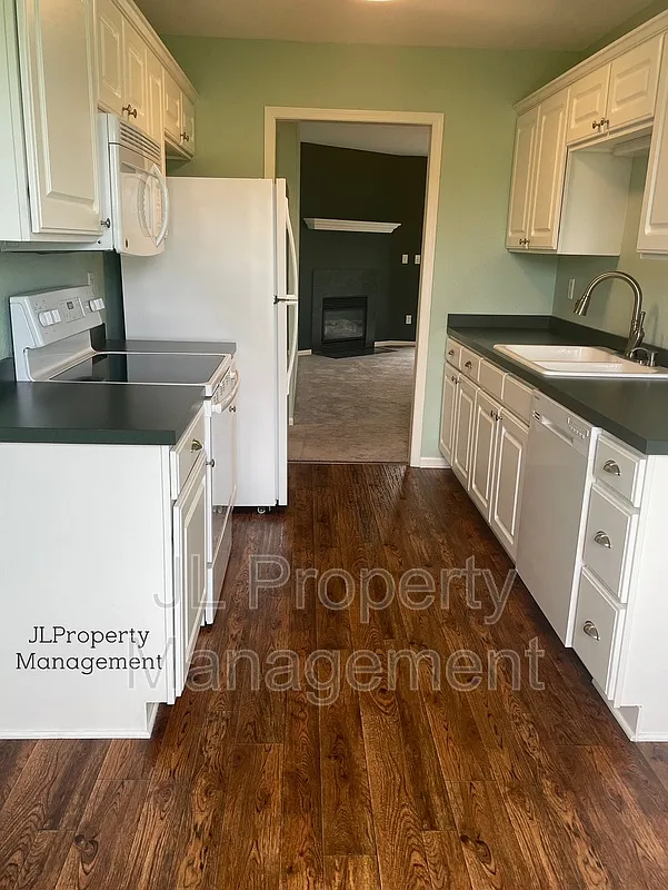 3 bed, 2.0 bath, 1520 sqft, $1,925 — Photo 4