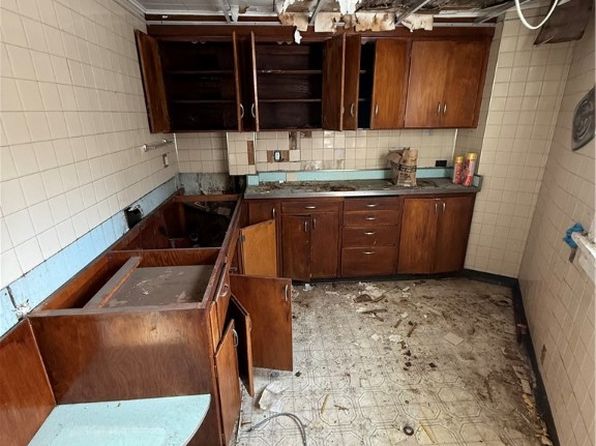 pittsburgh-pennsylvania-87992086 picture