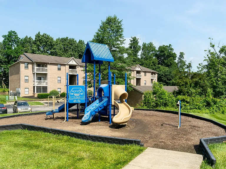 Burlington Oaks Apartments — Photo 26
