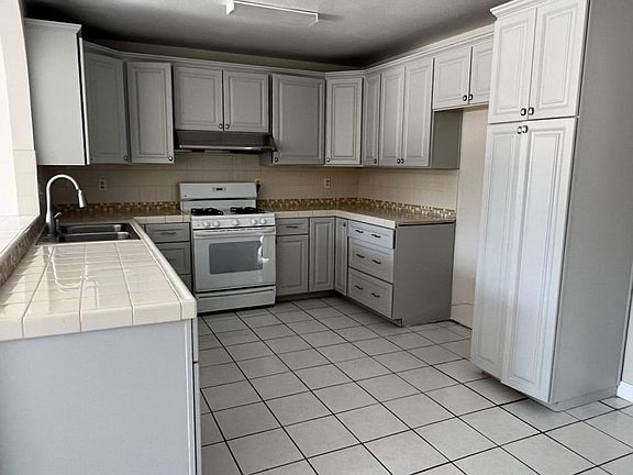 4th image of 8625 Longwood St