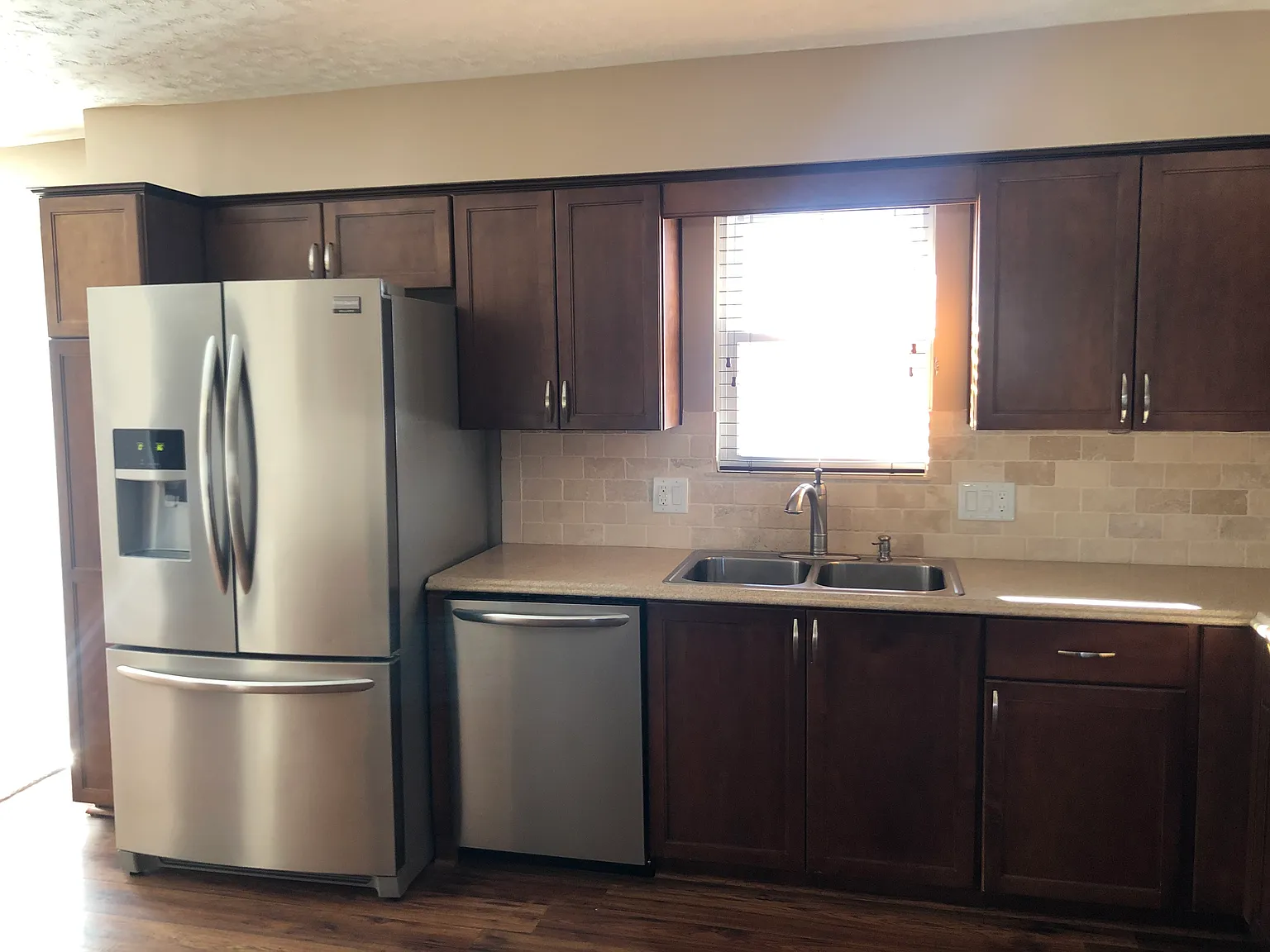 3 bed, 1200 sqft, $2,200 — Photo 2