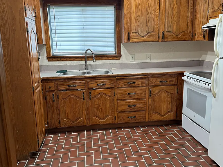 1177 Farm Road 1110 #B — Photo 2