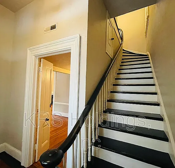 424 W Washington St #A — Photo 9