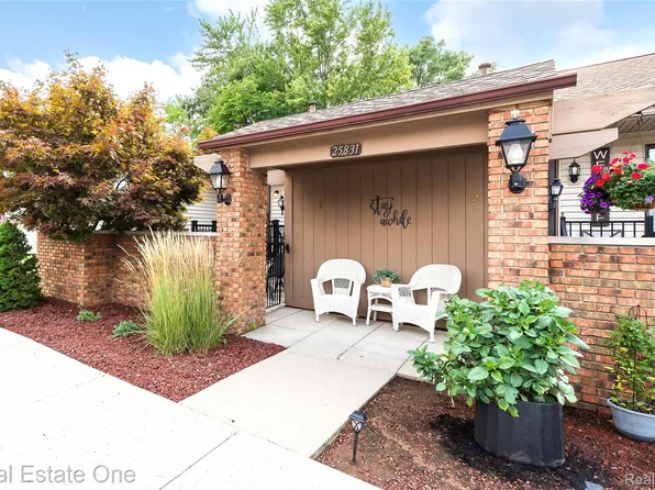 25831 Lexington Dr #1, South Lyon, MI 48178