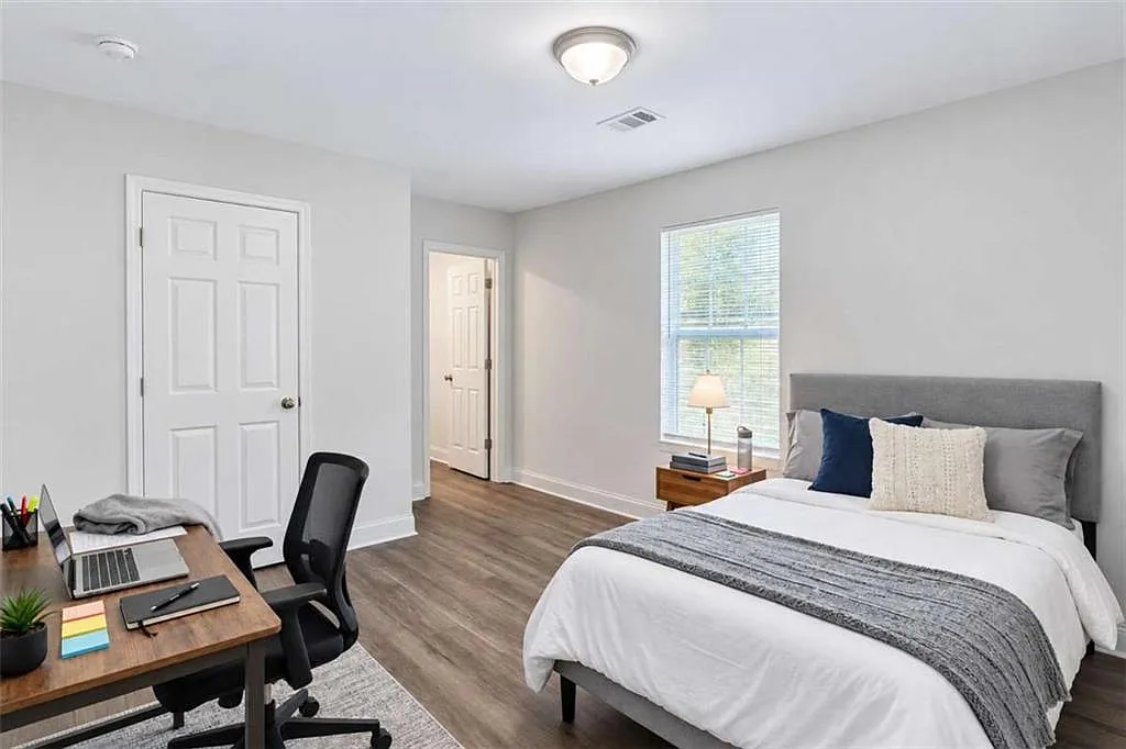 3 bed, 3.0 bath, 1200 sqft, $1,900 — Photo 4