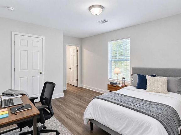 4th image of 205 Neil St #6