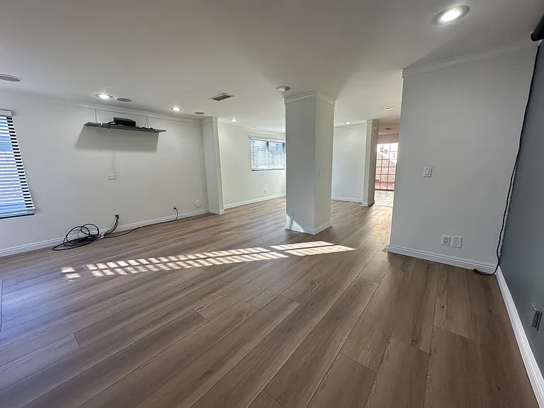 16741 Vanowen St #I — Photo 5