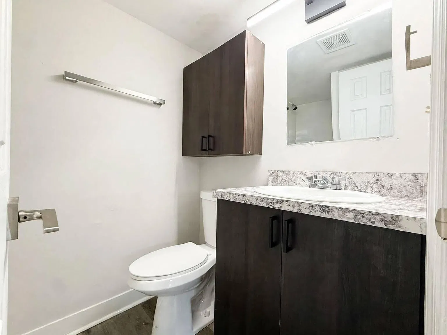 2 bed, 2.0 bath, 806 sqft, $2,450 — Photo 2