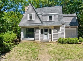 235 Sylvan Rd, Glencoe, IL 60022