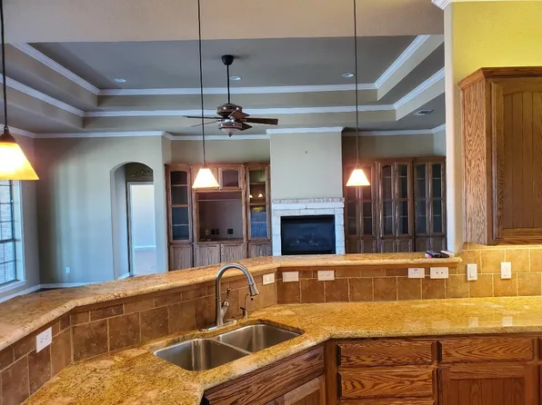 102 Quail Holw, Sunset, TX 76270