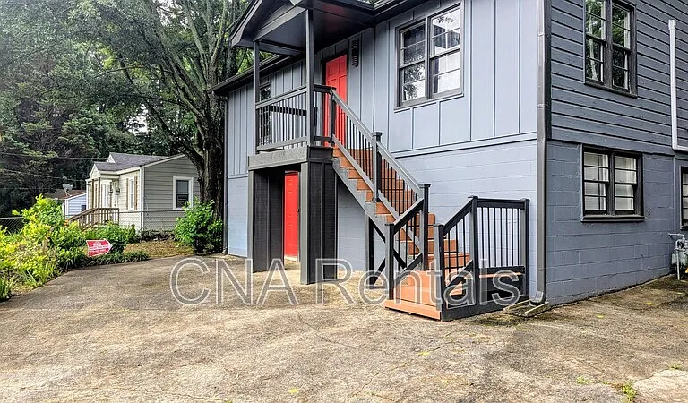 1772 Martin Pl SE #B — Photo 16