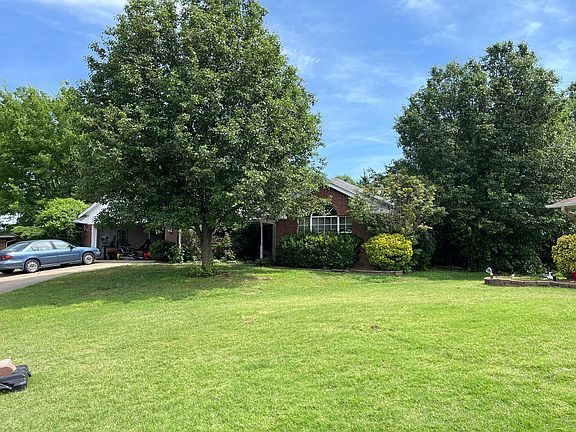 2nd image of 2218 Buena Vista Ave