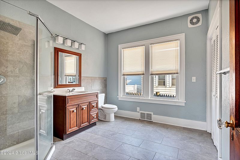 5th image of 15 Hudson Avenue