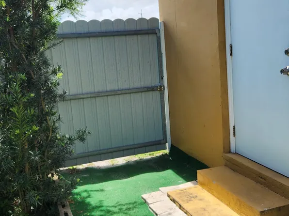 3911 SW 39th St, West Park, FL 33023