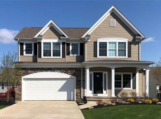 111 Squires Ln, Chardon, OH 44024