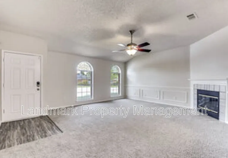 625 Hollyberry Dr — Photo 7