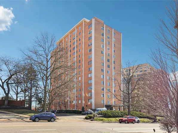 900 S Hanley Rd APT 7D, Saint Louis, MO 63105