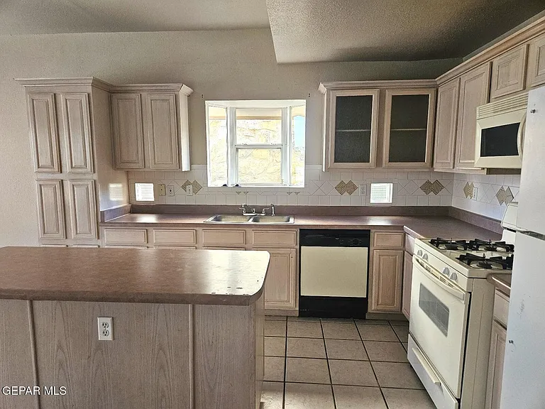 12604 Sun Terrace Ave — Photo 6