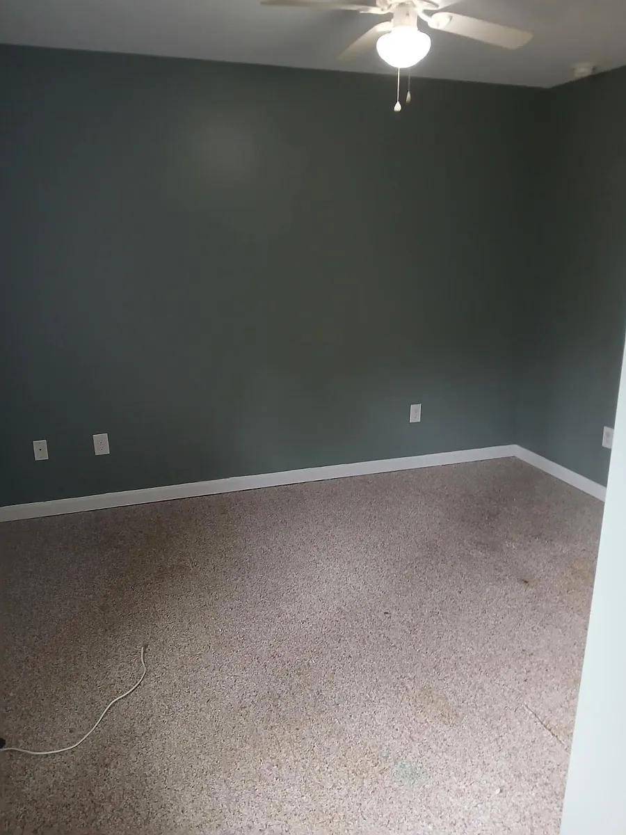 Building Photo - 28420 Delaware Ave #5